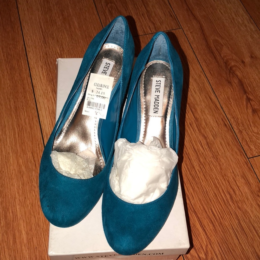 New never worn almond toe Steve Madden pumps